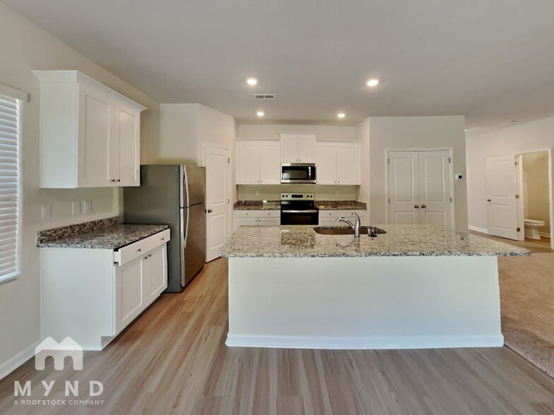 Building Photo - 140 Warwick Dr