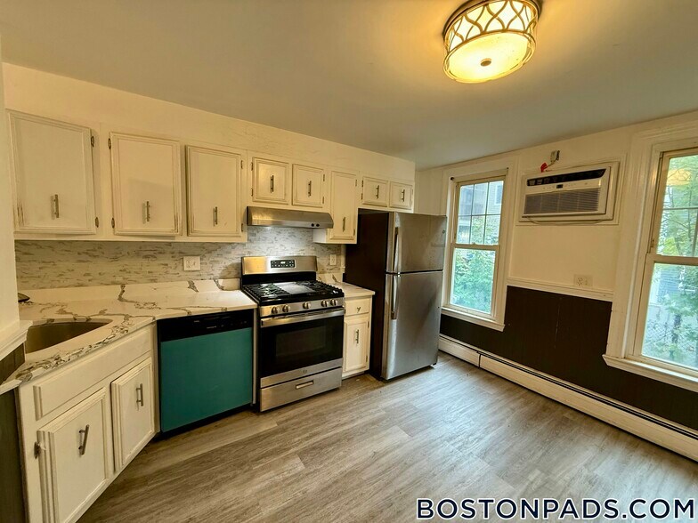 Building Photo - 31 Falcon St