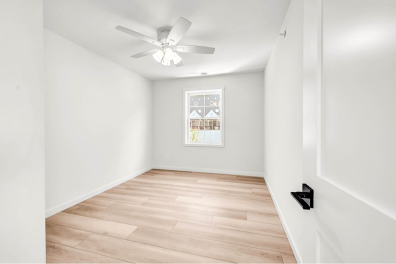 Building Photo - 670 E Main St