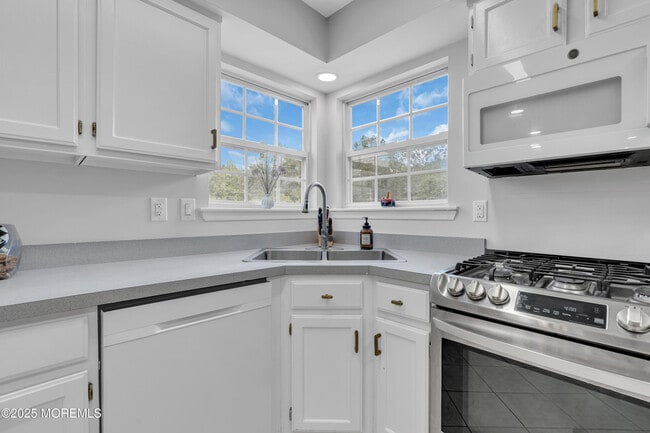 Building Photo - 210 Wingate Ct