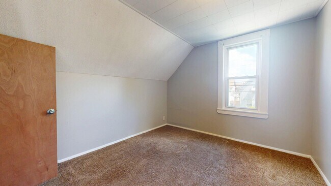 Building Photo - Clark / Fulton Area - 3 Bedrooms - 1 Bath - Single Family Home