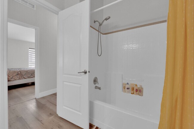 Building Photo - Single-Level Living with Giant Garage & Ba...