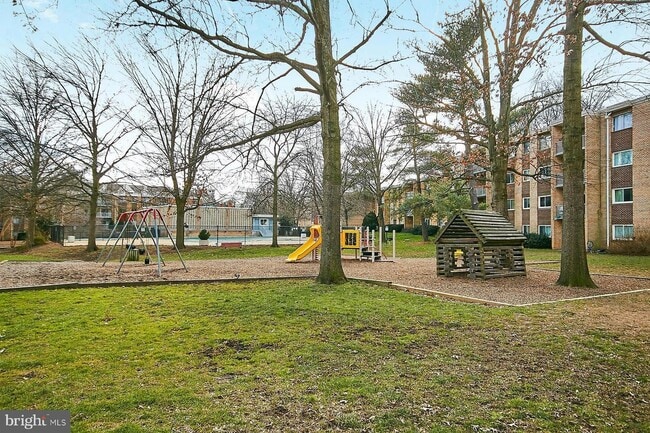 tot lot - 8001 Chanute Pl