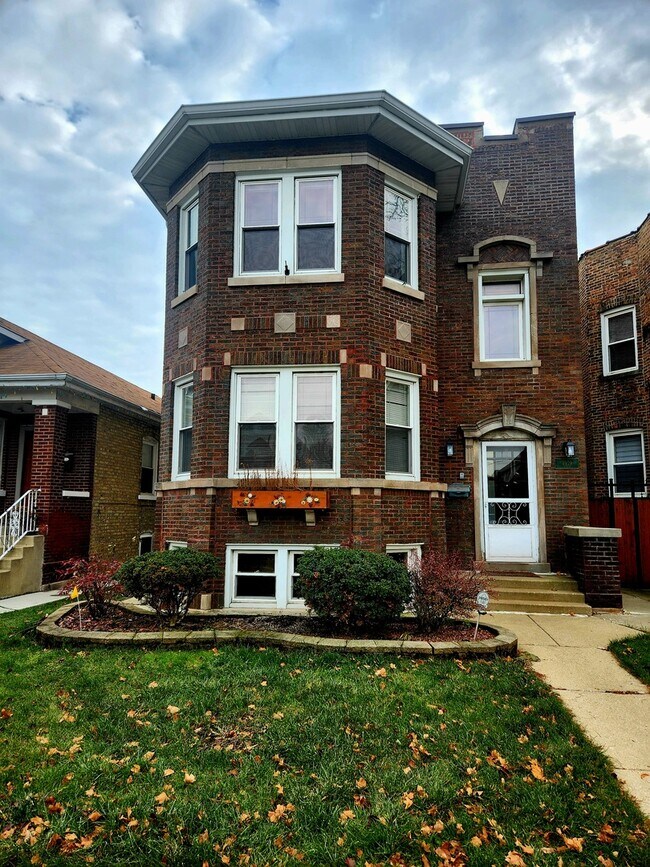 Primary Photo - 4929 W Wolfram St