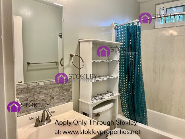 Building Photo - 1893 Lynwood Dr