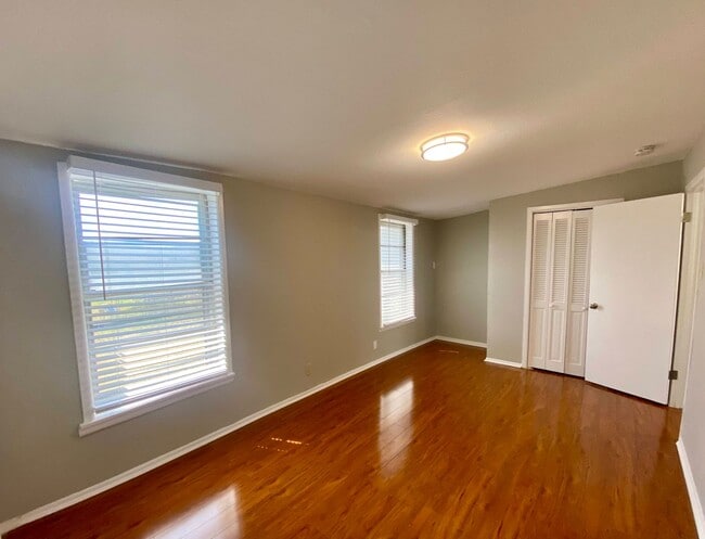 Building Photo - 3 Bedroom 3 bathroom Remodeled home ready to be loved