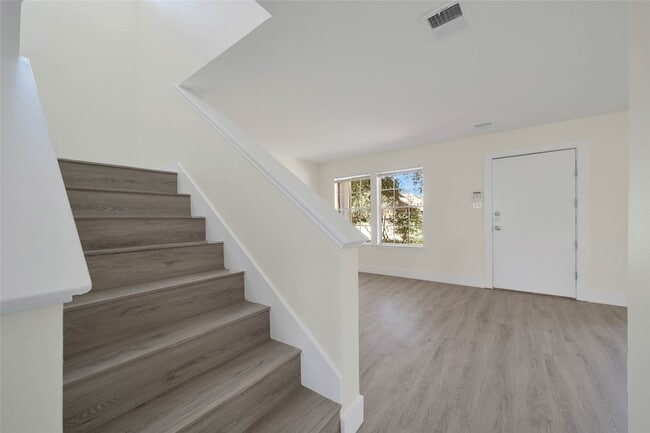 Building Photo - 5303 Bay Pines Dr