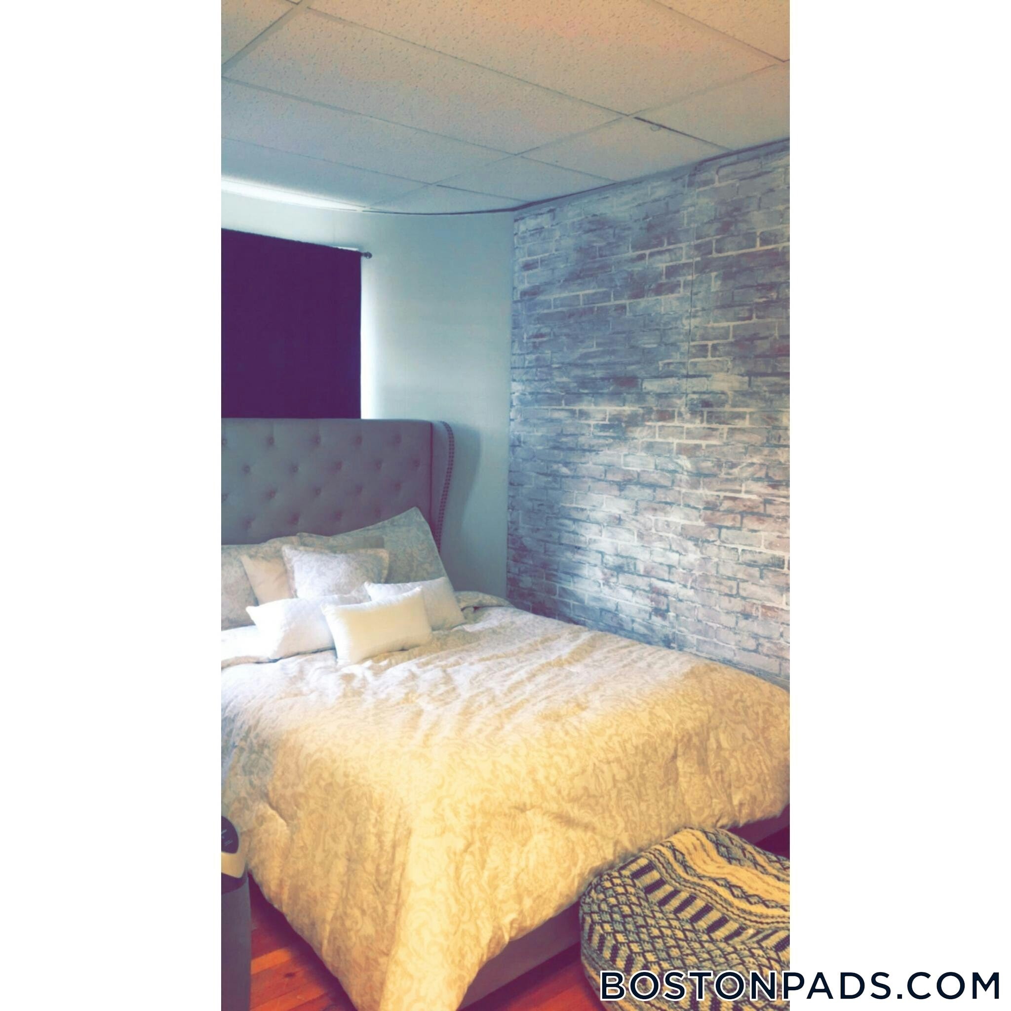 Building Photo - 879 Beacon St