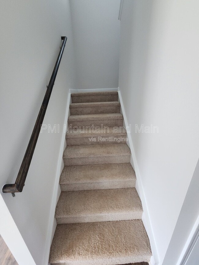 Building Photo - 92 Queen Vly Wy