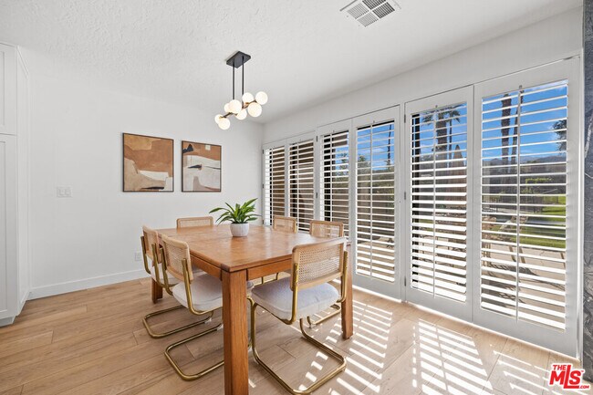Building Photo - 72417 Rolling Knoll Dr
