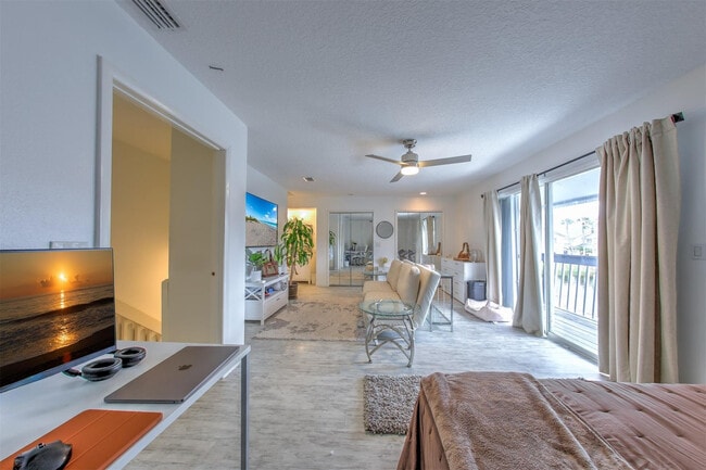 Building Photo - 4949 N Hwy A1A