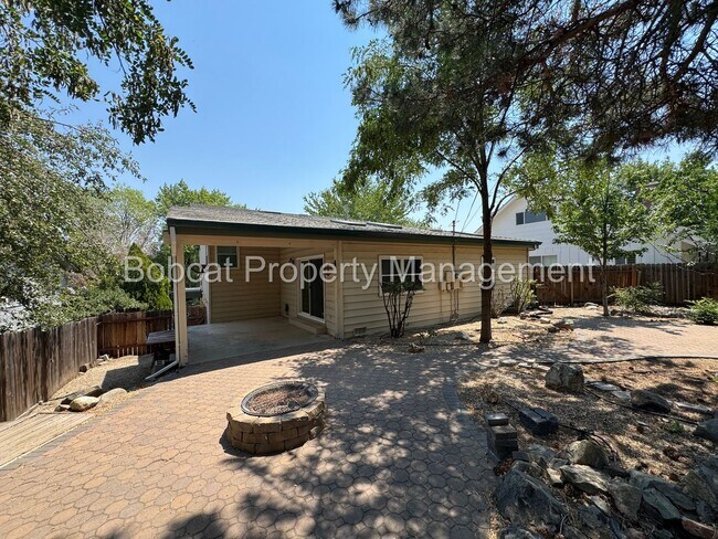 Building Photo - 3 Bed, 2 Bath Home Located in West Carson ...