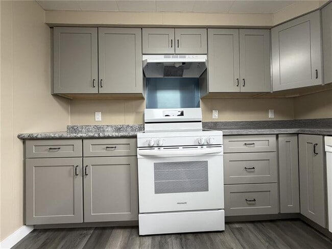 Building Photo - 1156 Eisenhower Dr