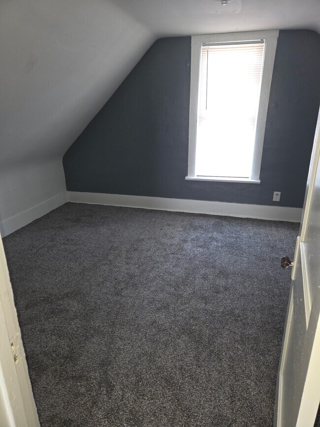 Building Photo - 1214 W Brons Ave