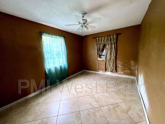 Building Photo - 1225 S C St