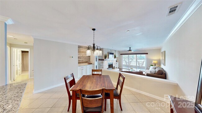 Building Photo - 9816 Emerald Point Dr