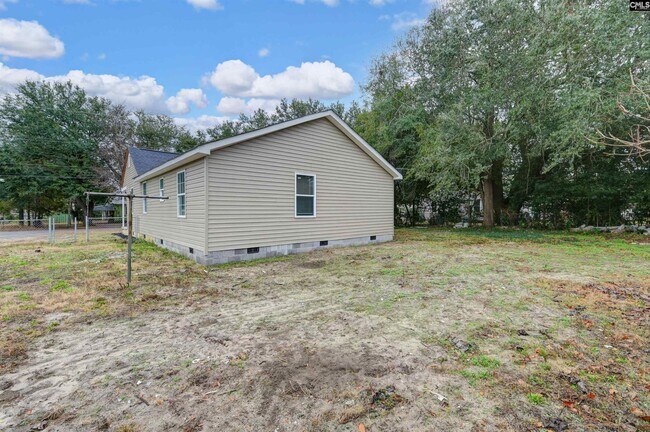 Building Photo - 706 Westside Dr