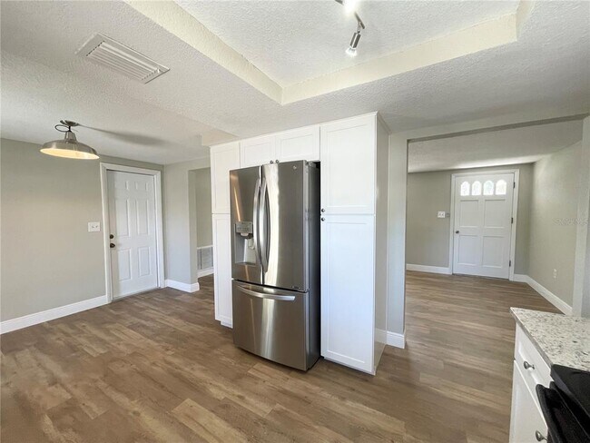 Building Photo - 7553 Cumber Dr