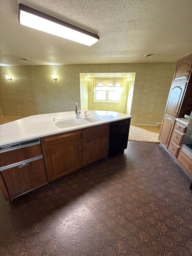 Building Photo - BM- 406