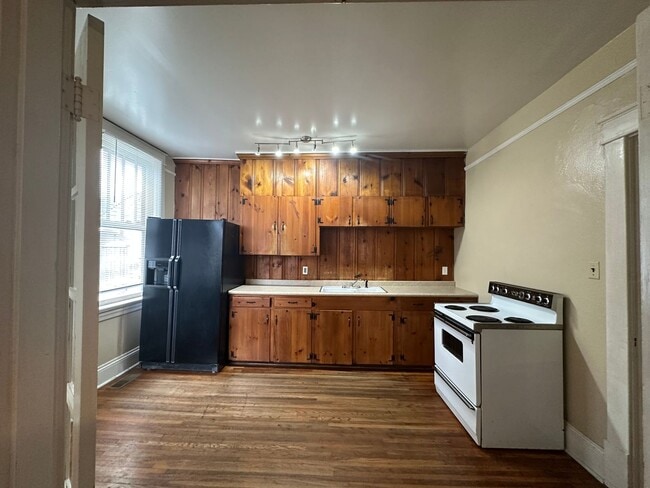 Building Photo - 405 Langhorne Ln