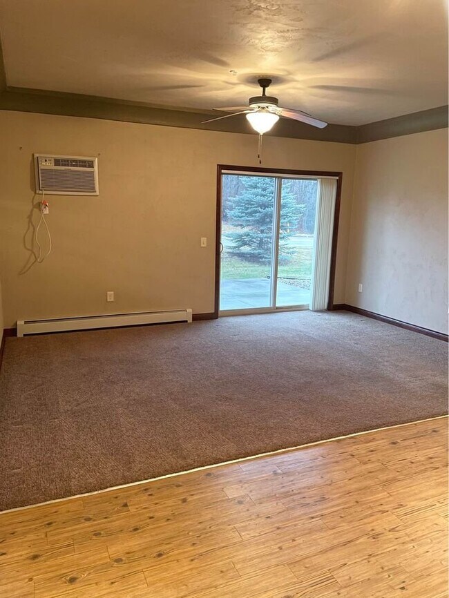 Building Photo - 3117 W Glenpark Dr