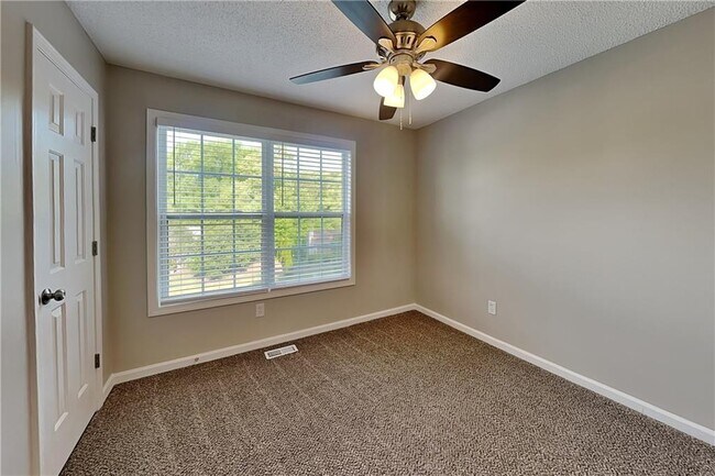 Building Photo - 58 Greenway Dr