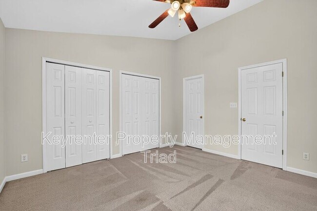 Building Photo - 104 Tannenbaum Cir
