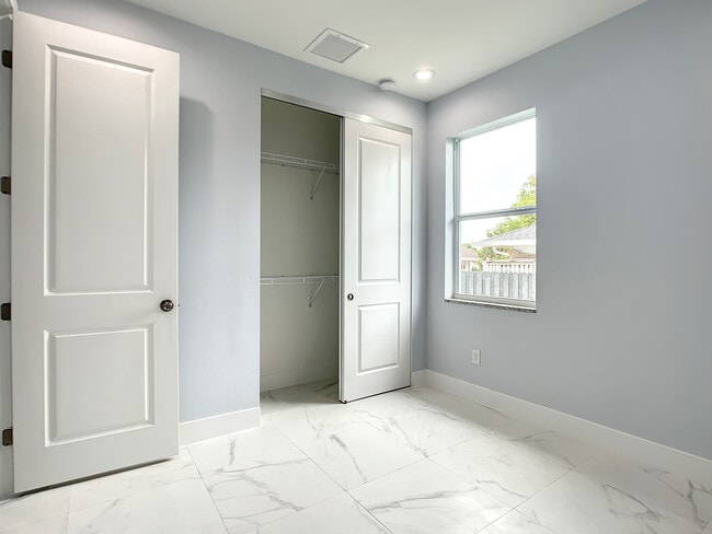 Building Photo - 2643 47th St SW