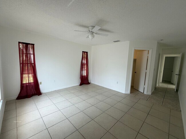 Building Photo - 2208 N Lockwood Ridge Rd
