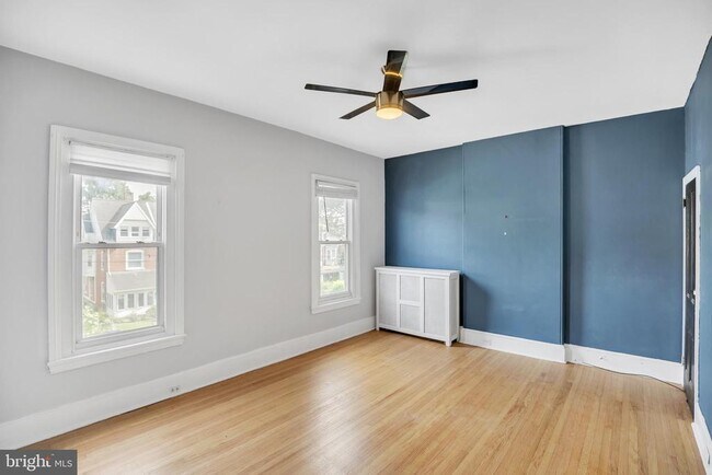 Building Photo - 117 Rochelle Ave