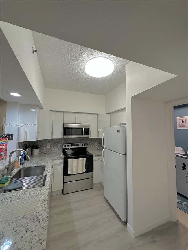 Building Photo - 3155 NE 184th St