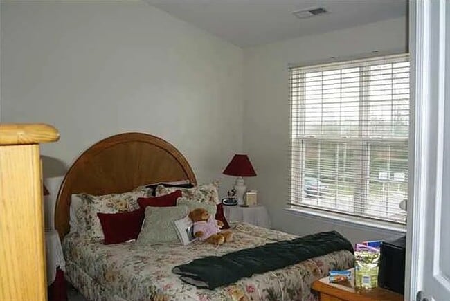 Building Photo - 21 Canary Ct