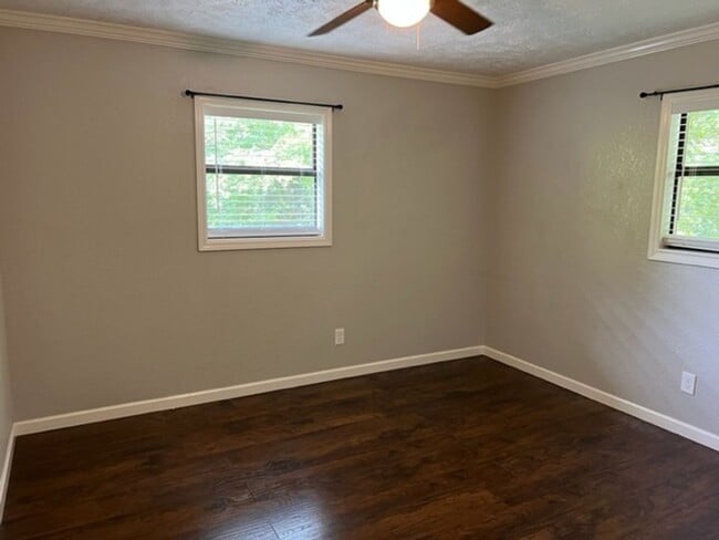 Building Photo - Maryville 37801 - 3 bedroom 2 bath (Upstairs Only) home - Contact Troy Adams (865) 233-6949