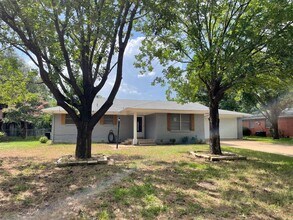 Building Photo - Now available! Pet Restrictions. Charming ...