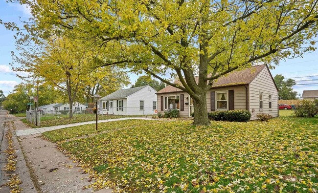 Building Photo - Adorable 2 bed 1 bath in Rock Island!