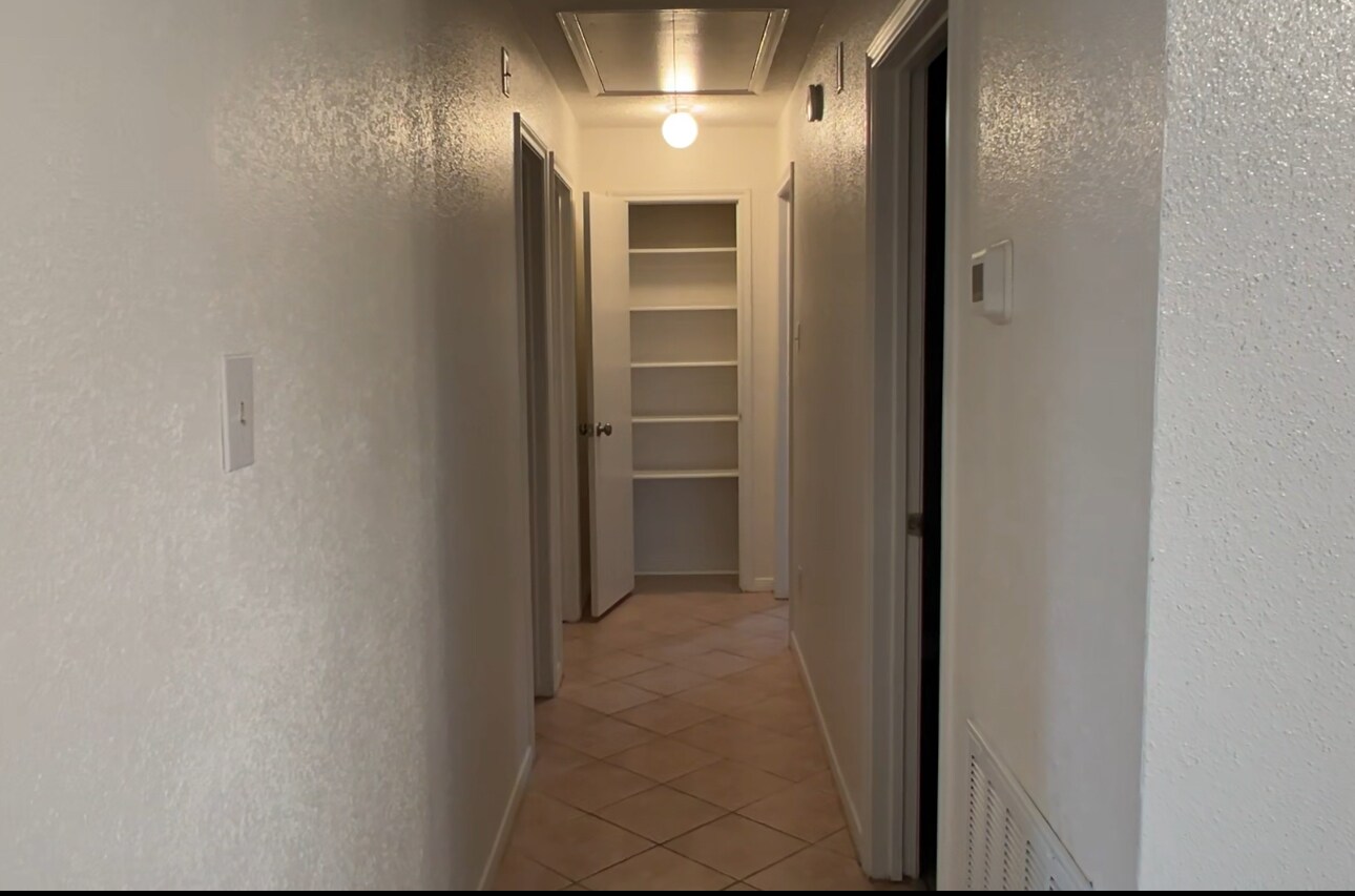 Building Photo - 11826 Roandale Dr