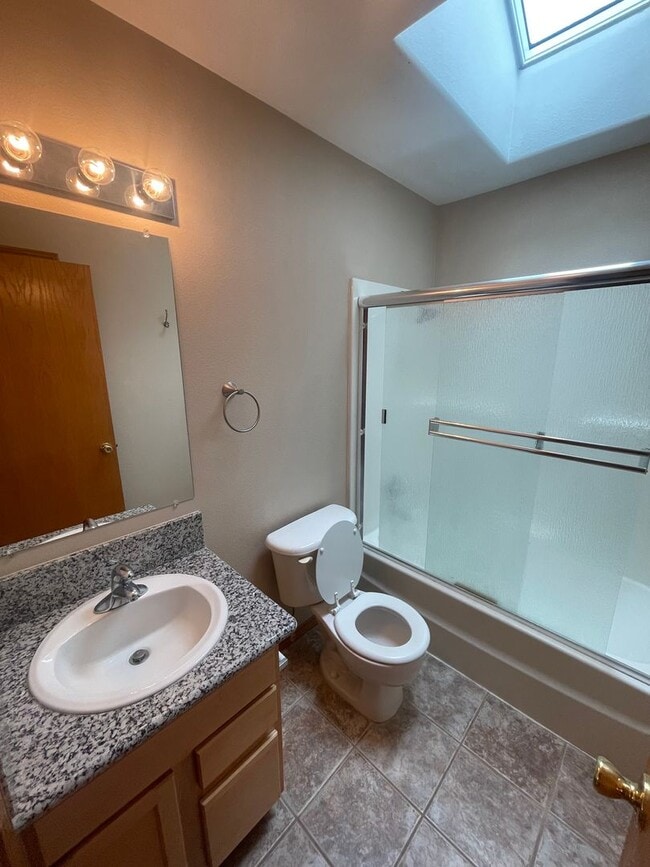 Building Photo - 3 Bedroom home in Albany!