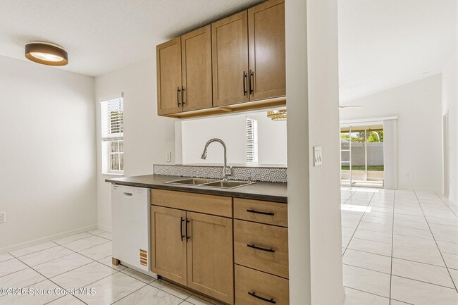 Building Photo - 972 S Fork Cir