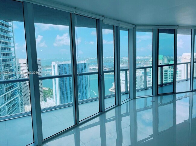 Building Photo - 495 Brickell Ave