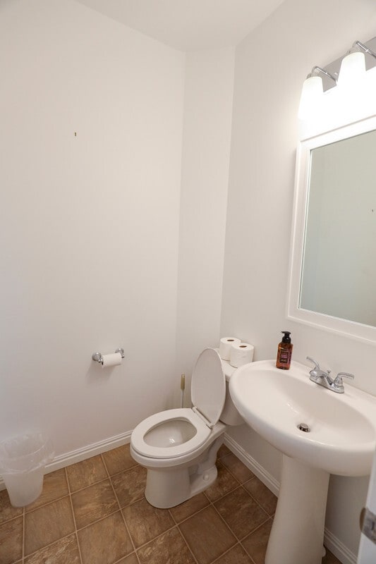 Building Photo - 249 S Meadowbrook Ct