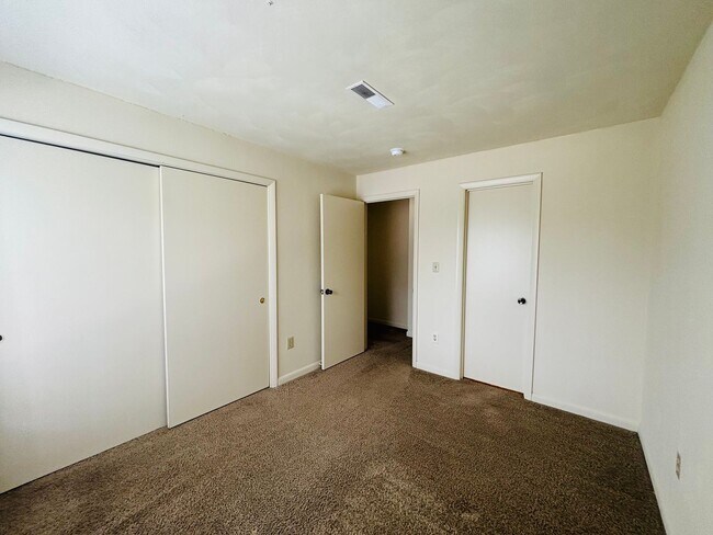 Building Photo - 844 Claytor Square