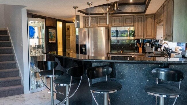 Building Photo - 1635 Royal Palm Dr S