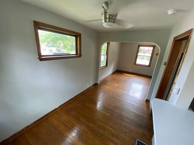 Building Photo - (01) 2547-2549 Neil Avenue