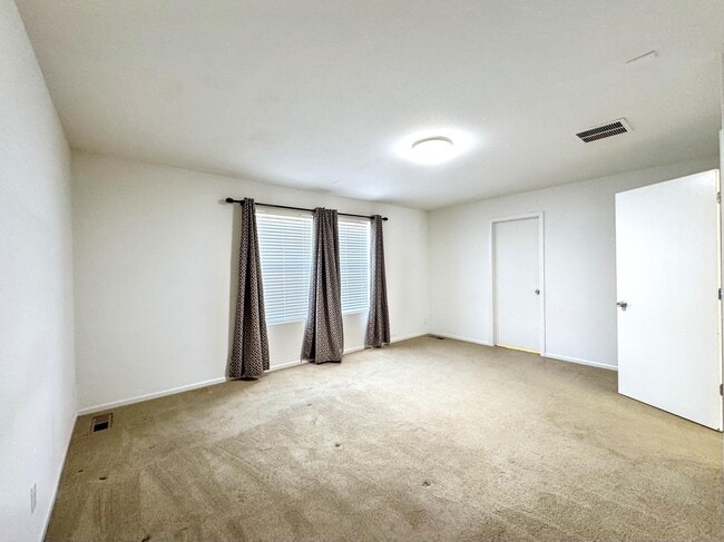 Building Photo - 24977 E Lake Dr
