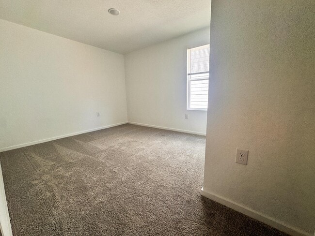 Building Photo - 10618 Nye Pass