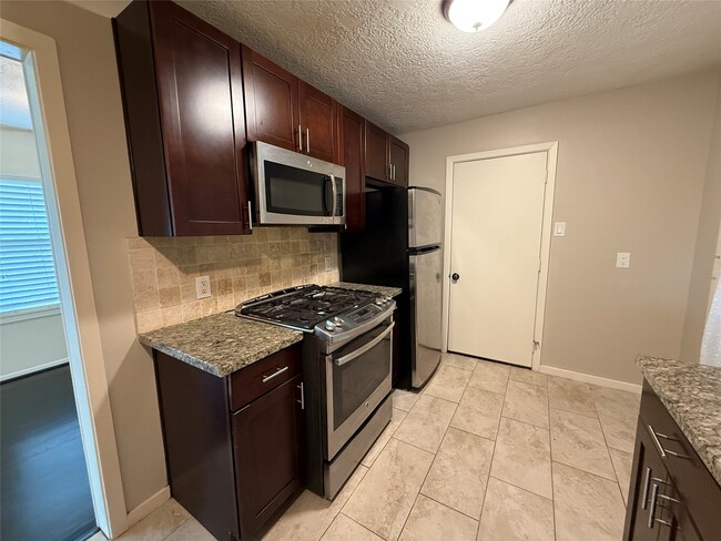 Building Photo - 1807 Firwood Dr