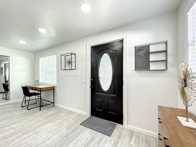 Building Photo - 173 S Orange Ave