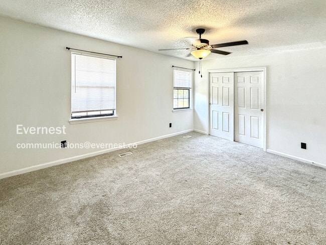 Building Photo - 2227 Cheshire Dr