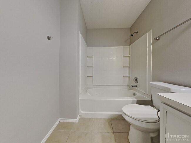 Building Photo - 4512 Merlot Dr