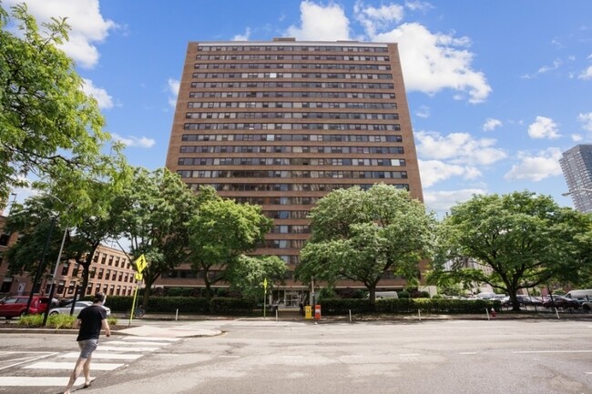 Building Photo - 135 Montgomery St